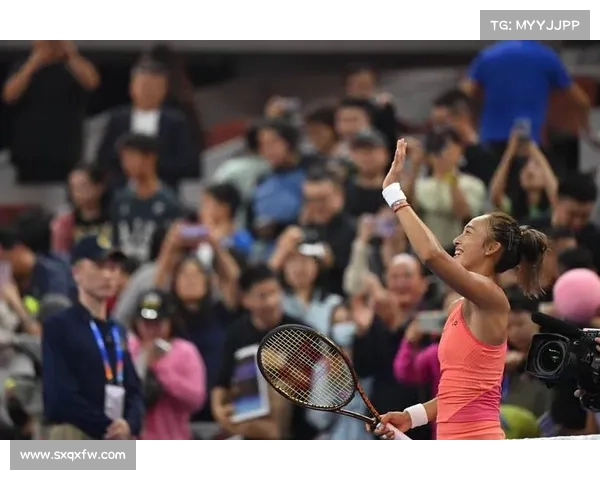 网球比赛现场观众热情高涨激发运动氛围成赛事亮点 网球比赛现场观众热情高涨激发运动氛围成赛事亮点